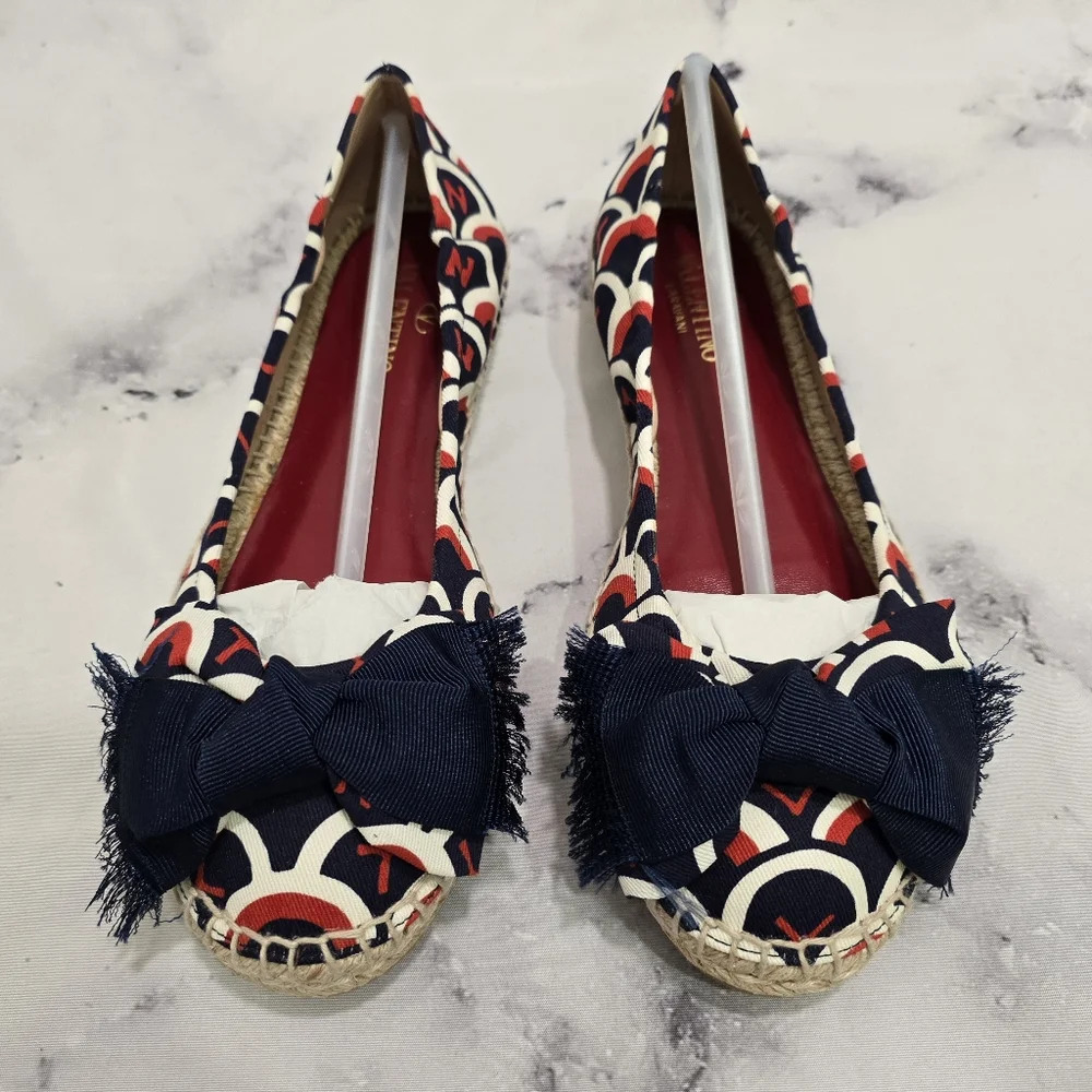 NIB Valentino Garavani Ballerina Espadrille Bow Flats in Red White & Blue Canvas
